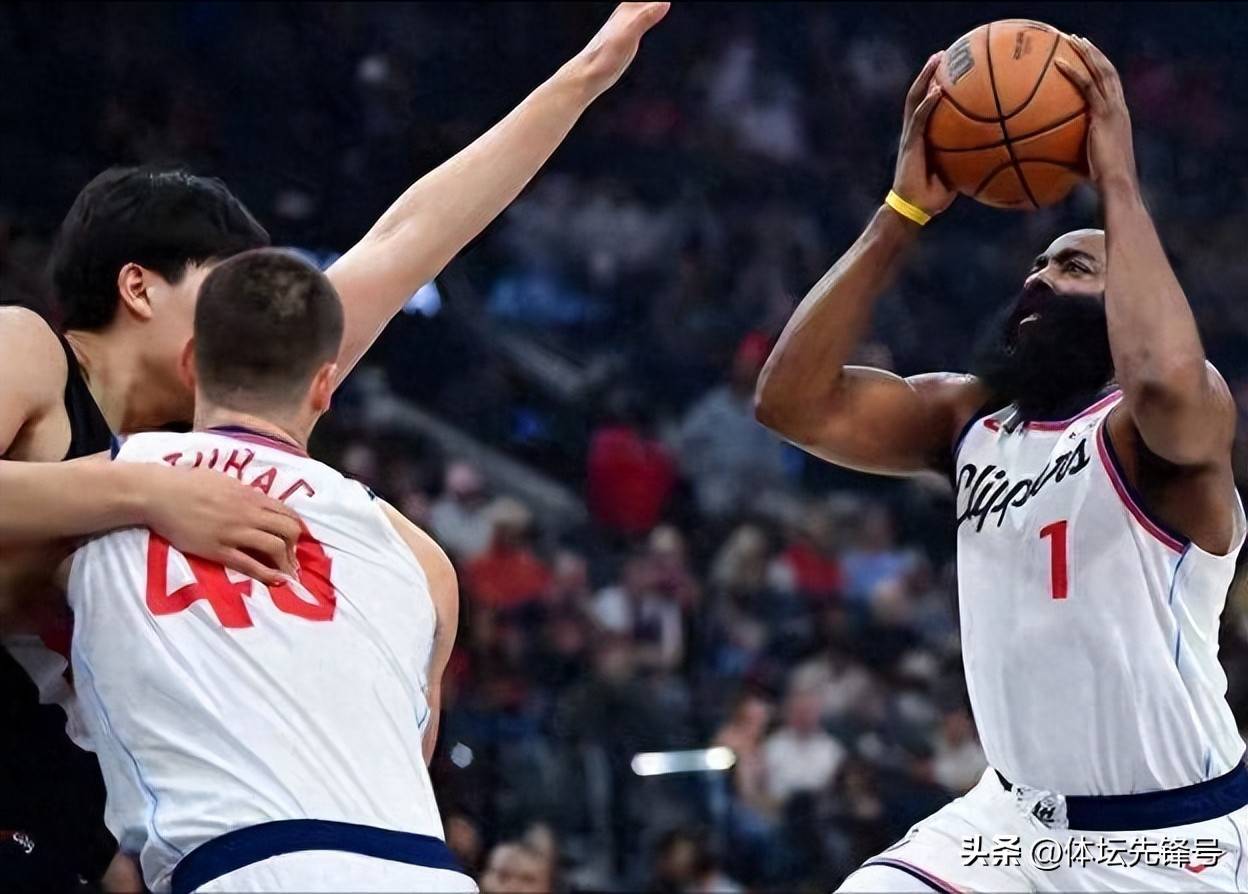 重要助攻首场状态出色,快船观众沸腾!,Rookie重返赛场赛场气氛高涨的简单介绍