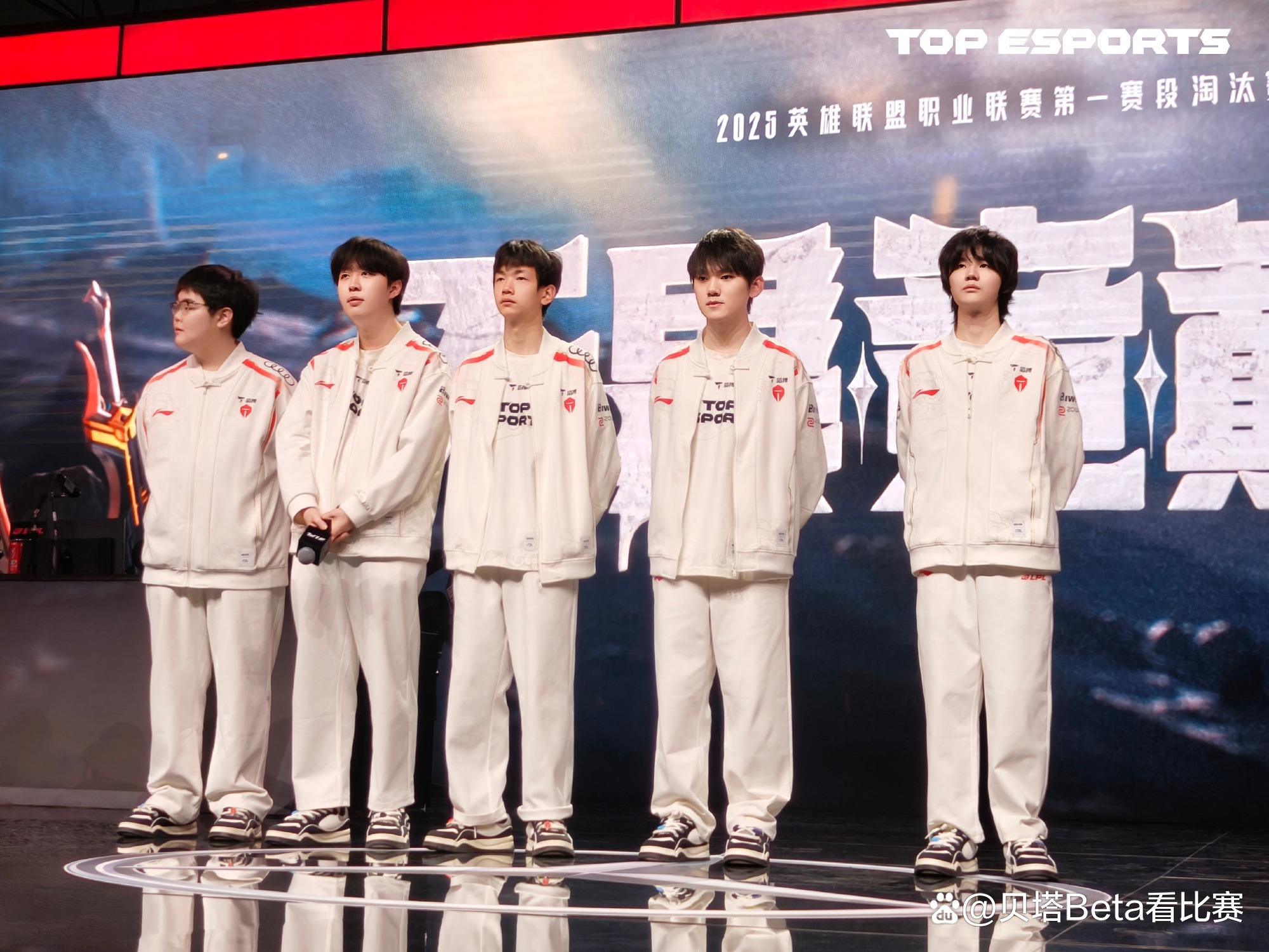 重要助攻首场状态出色,快船观众沸腾!,Rookie重返赛场赛场气氛高涨的简单介绍