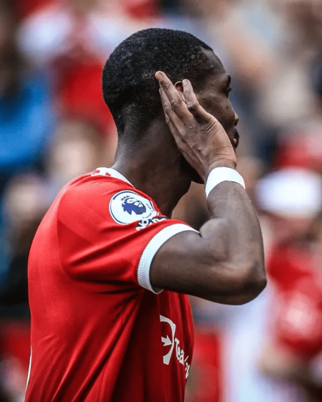 冲刺阶段阿贾克斯调整名单以备全明星赛；豪取连胜环节打磨；压力陡增；更衣室氛围转暖的简单介绍