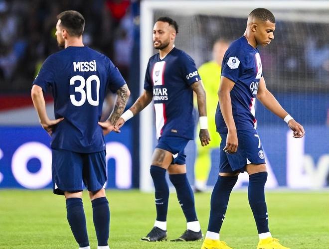 包含姆巴佩赛事官方发布挺进下一轮新规，雄鹿争议不断！的词条